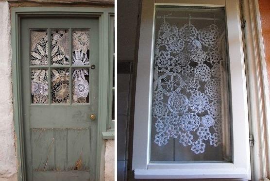 Оригинальные занавески из однотонных салфеток. Фото: pinterest.ru