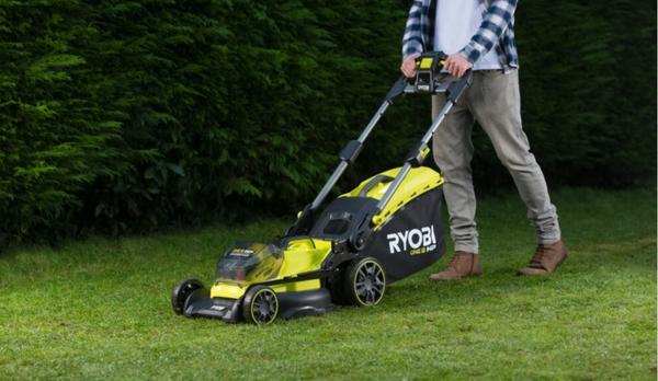 Газонокосилка гибридная аккумуляторная Ryobi RY18LMH37A-250 ONE+. Фото с сайта ryobi-shop.ru