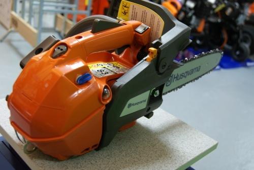 Пила Husqvarna T435 9669972-12 с шиной длиной 40 см. Фото с сайта husq24.ru