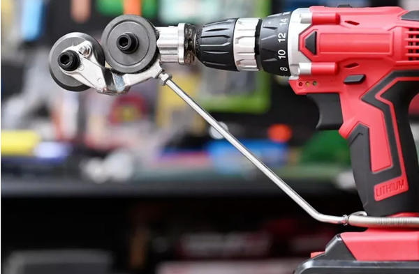 Насадка для резки листового металла. Фото razaian.ru