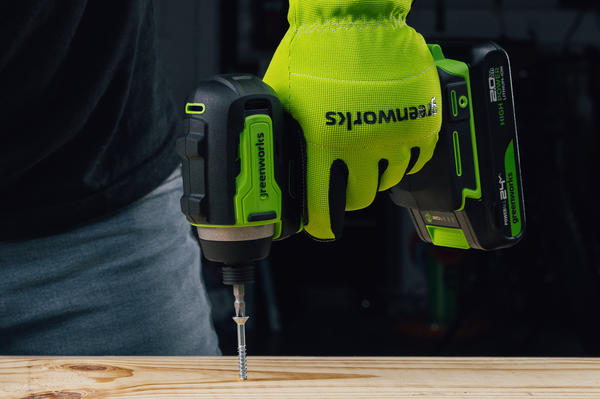 Винтоверт для дачи и гаража Greenworks ID3170