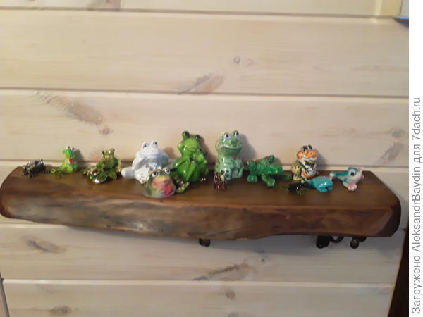 полочка с лягушками