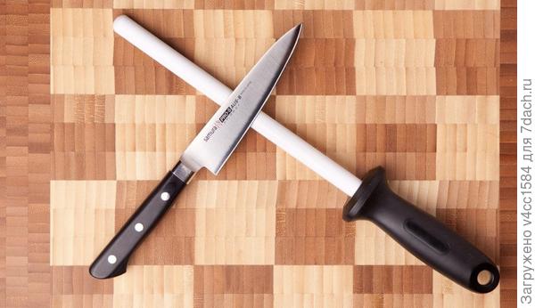 Знакомая всем приспособа (мусат), но не все умеют им пользоваться.