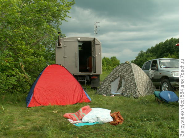 Это все причиндалы из автодомика для убоства отдыха на природе.