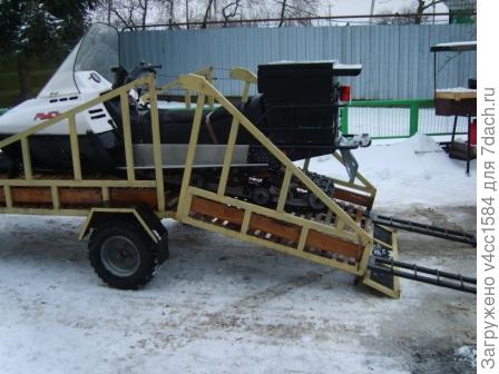 вот так производится погрузка и разгрузка, он сам въезжает и съезжает.
