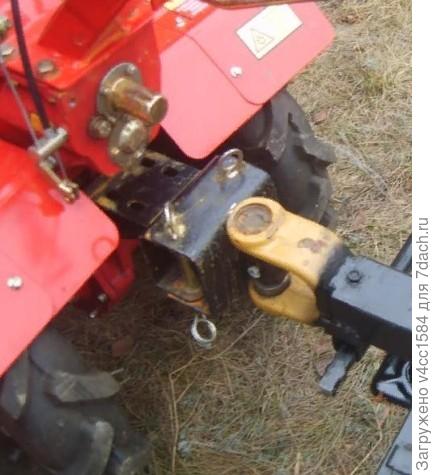 Кроме того, мотоблок с коробкой передач и редуктор у него серьезный.