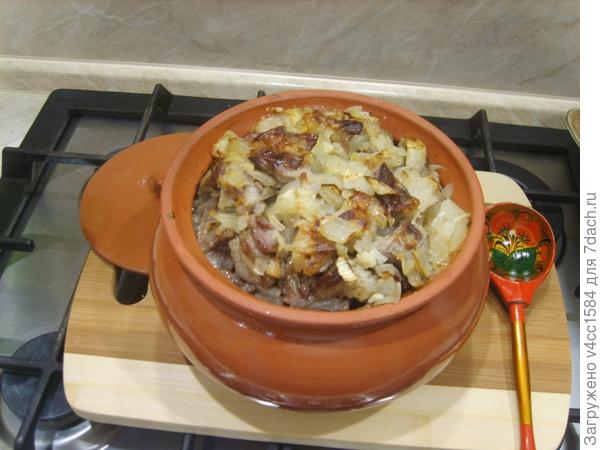 А картоха с мясом в горшке, в духовке паренная...Ух!