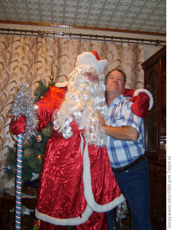 Создавай себе сам настроение.Ваш покорный слуга, в роле деда Мороза.