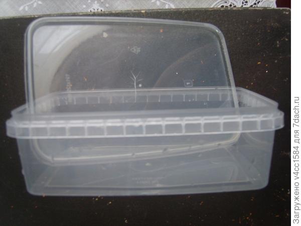 Вот такой контейнер, оптимальный вариант для моей морозилки..