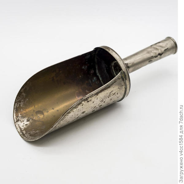 Совок для сыпучих, применялся в торговле. Надеюсь  у вас не хватит ума ими копать лунки?