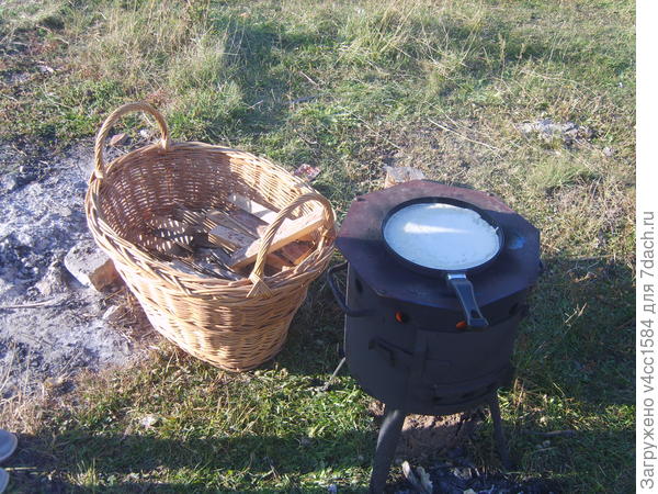 Для блинов и вообще, у нас есть печь, она отвечает за все. Кострище не наше, мы не уродуем природу.