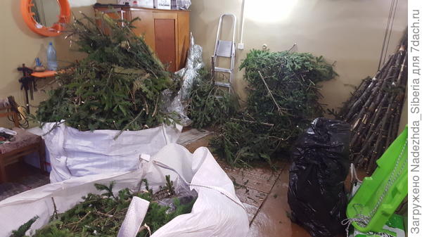 Наш гараж в это время года выглядит примерно так...