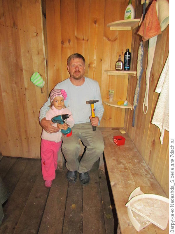 2012 год. Мои строители построили новые п0лки для старой бани...