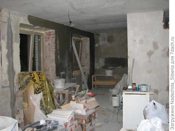 Устройство водопровода в кухне (под окном)...