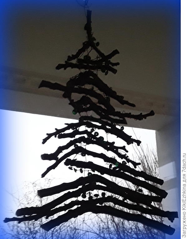 Нам пришлось веточки связывать медной проволочкой... А хотелось бы  что-то и  склеить,но пока нечем...