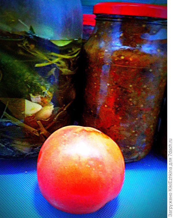 Самый  крупный размер,который  можно было пропихнуть в горлышко!