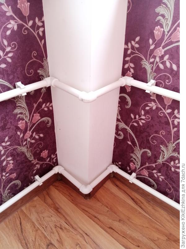 Как встроить этот угол внутрь двух  сочленённых конструкций?