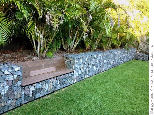 Как  видите внутри габиона могут быть и элементы оформления  вполне утилитарного назначения