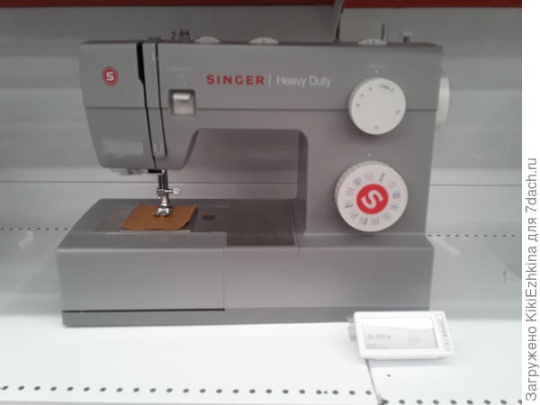 Фото  несколько темноваты- при освещении в магазине...Надеюсь марки  машинок  удастся различить...