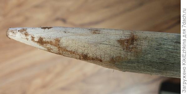 Вот он узенький черенок для широкого отверстия.
ВОПРОС: как можно надёжно уплотнить черенок внутри тулейки ?