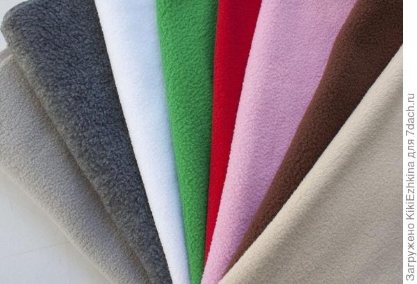 Думаю  крайний  правый  под вашу шапочку вполне подошёл бы по цвету...