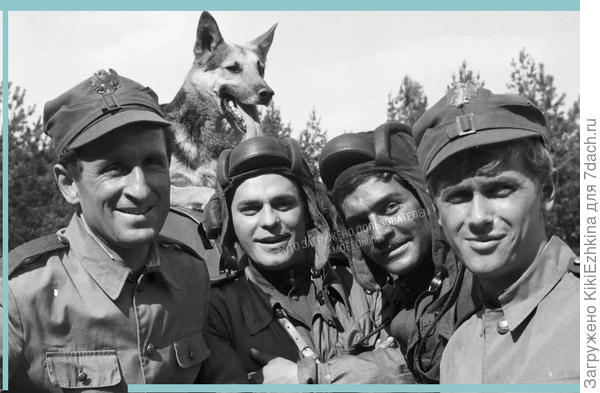 Слева    персонаж  , который  мне казался в детстве  типичным поляком,  а сейчас  я  вижу  очевидные  типичные  семитские черты...