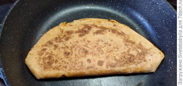 Обжариваю на сухой сковороде по 3 мин. с каждой стороны на среднем огне