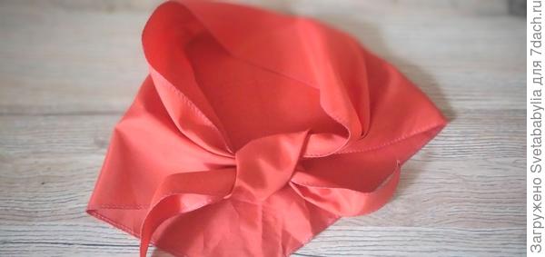 Дочь была настоящей пионеркой совсем мало, галстук ее.