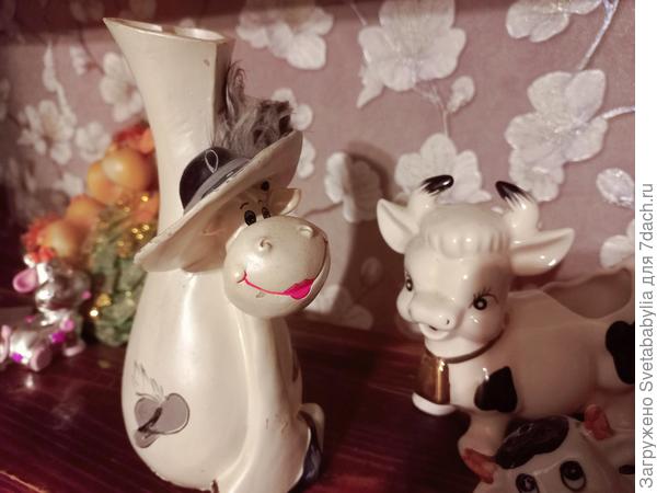 Та, которая в шляпке, наверное я.