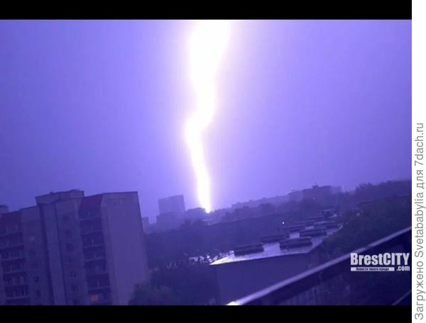 Ночной апокалипсис. Кстати, вода в реке днем не пенилась