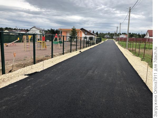 Дорожка вдоль детской площадки в Малиновых вечерах