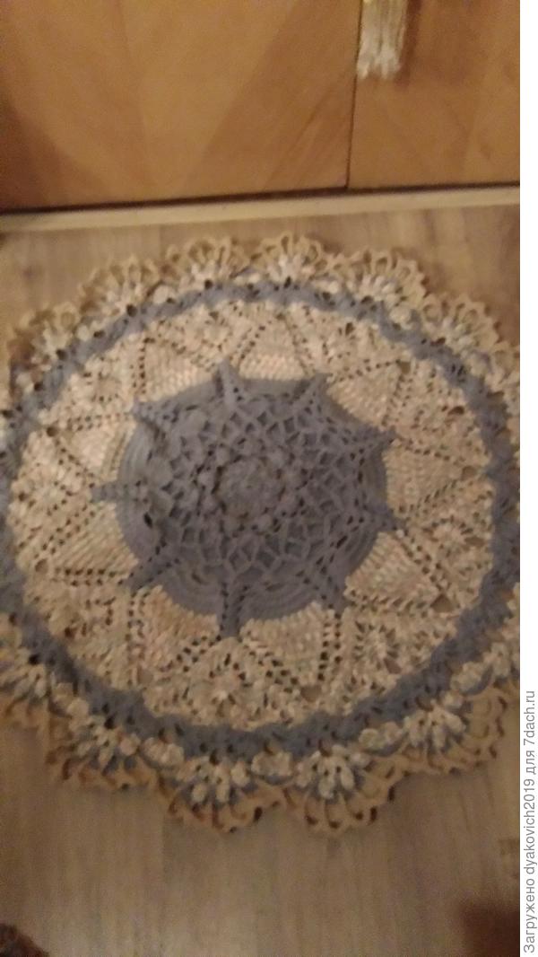 Коврик из пряжи.