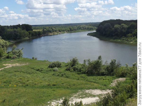 А это возле самой речки,тут рыбаки рыбу ловят