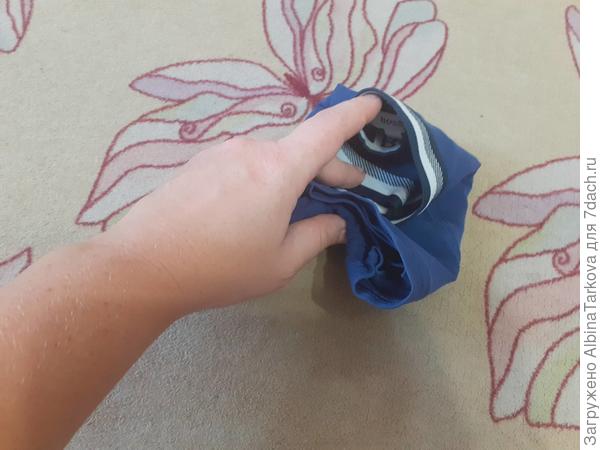 Нижнюю часть помещаем в кармашек