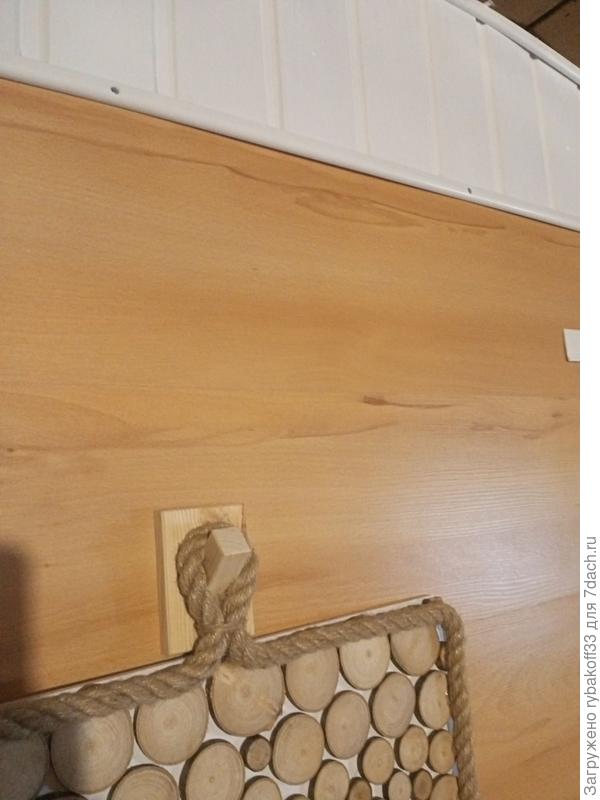 Клеим и вешаем панно