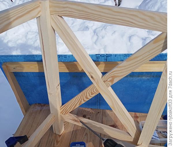 Делаем украшения стенок, просто декоративные, никаких нагрузок они не несут