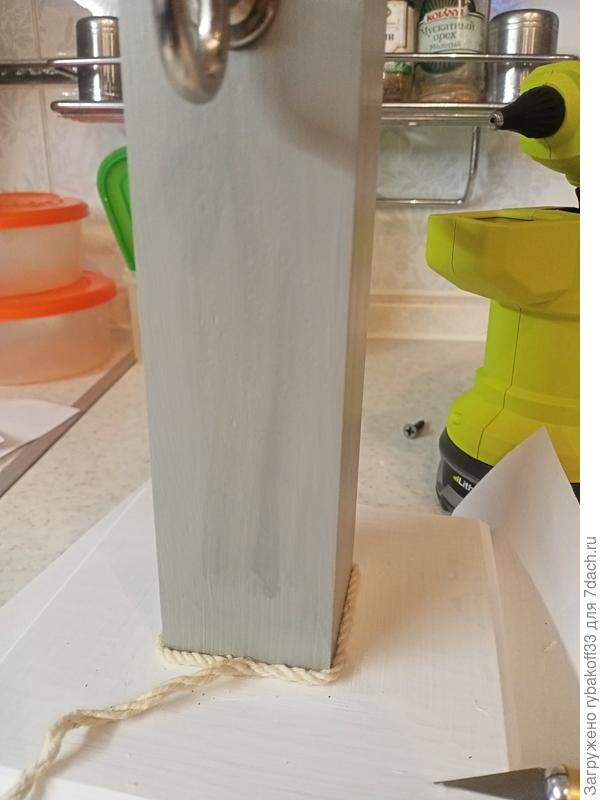 Клеим декор