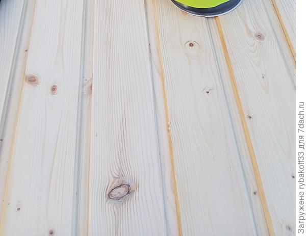 Собираем каркас стены из вагонки и шлифуем перед покраской