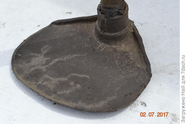 Вот таким мотыгой.