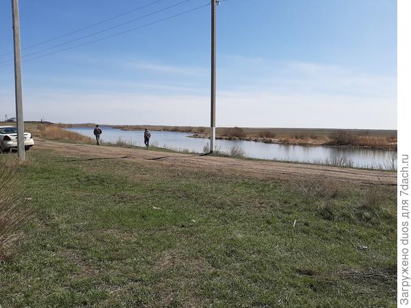 Речка сразу за воротами