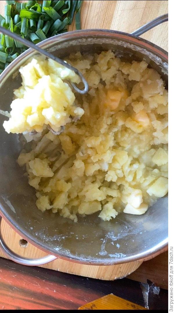 Жареные пирожки с картофелем и лисичками. Пошаговый рецепт с фото () Жареные пирожки с картофелем и лисичками. Пошаговый рецепт с фото