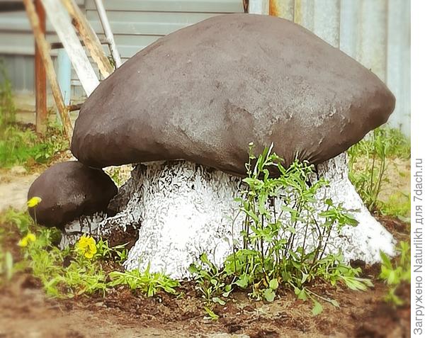 Сверху трикотажная простыня покрыта эмалью пФ 115