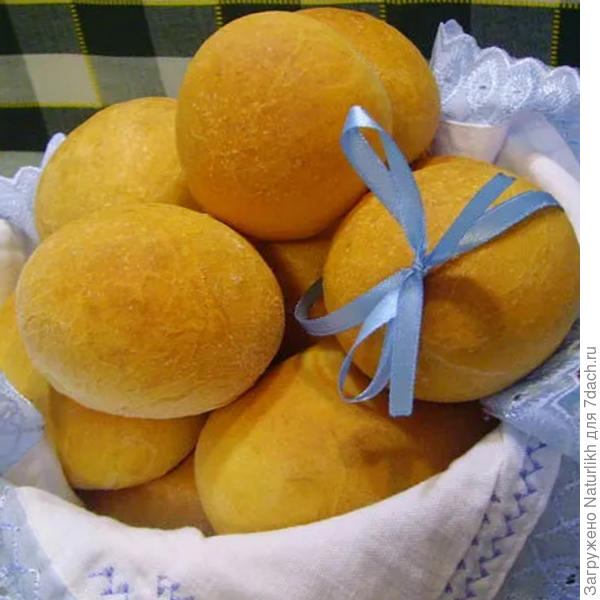 Или луковые булочки. Лук кубиками добавляю  при раскатке.