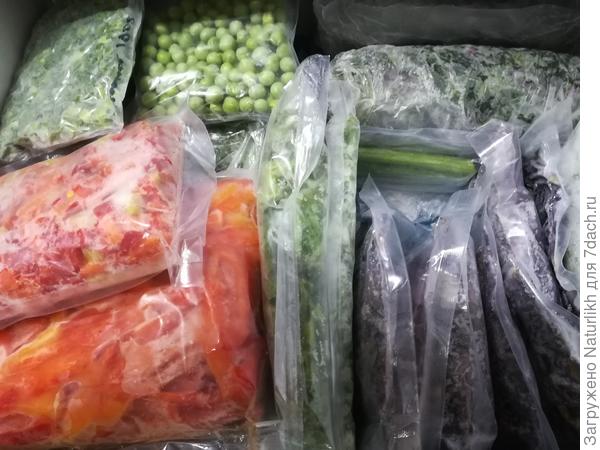 В сушилку отбирали листочки, а морозили пучками черешки для ухи..