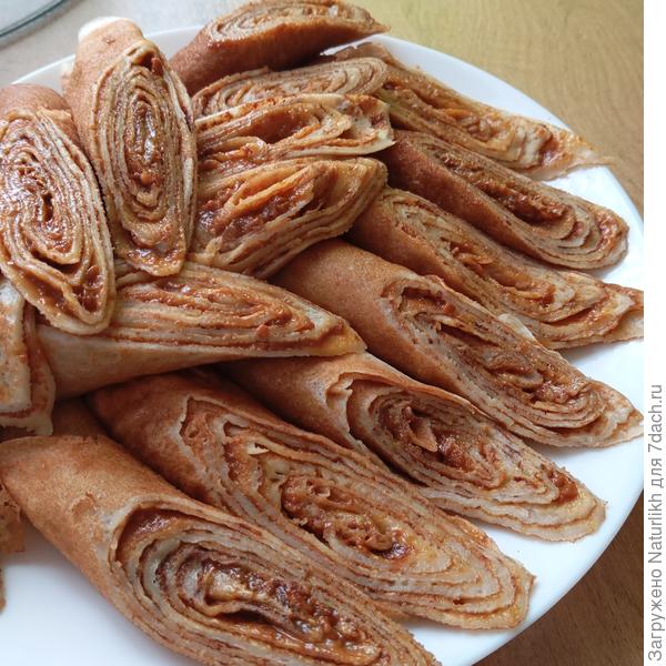 Масляные блинчики с вареной сгущенкой