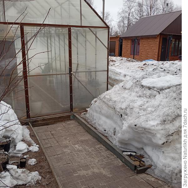 Снега ещё много. 11 мая