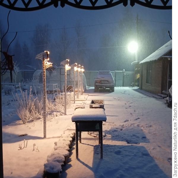 немного припорошило