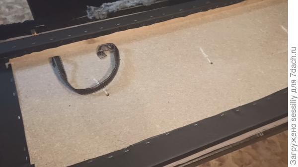 Крепление дермантина