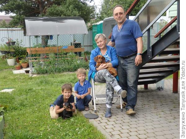 С внуками на нашей даче.