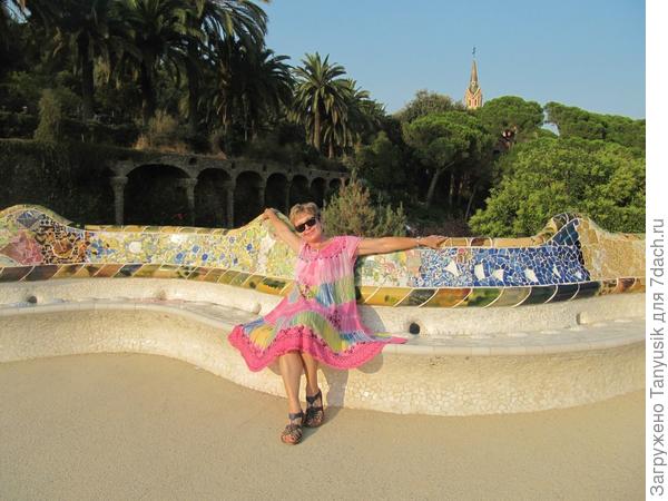 Знаменитая скамья Гауди в парке Гуэль.